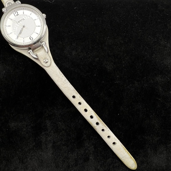 Fossil ES2829Women's Beige Leather Analog White Dial Genuine Wrist Watch - Picture 3 of 4